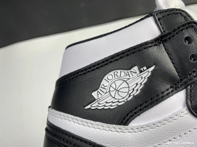 Cheap Husky White Air 1 Black (2014) Retro Jordan 555088-010 0820